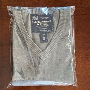 Abercrombie & Fitch Gray Cotton Pullover Sweater V-neck S